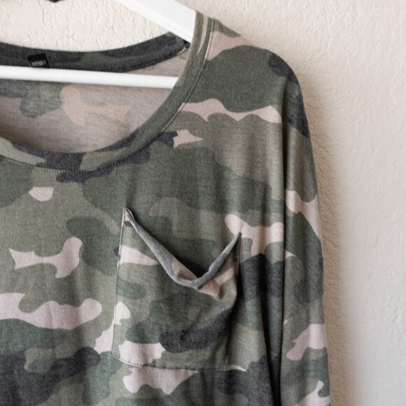 Express Size XS Camo Long Sleeve Top Green Camouflage Cropped Pocket Tee - Picture 3 of 7